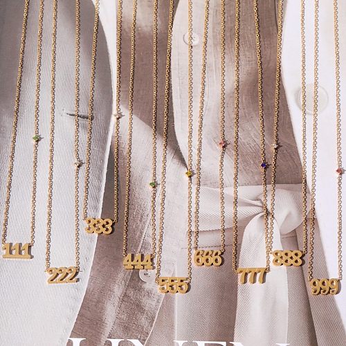 Lässige, schlichte Halskette mit Zahlen-Edelstahlüberzug und Inlay-Zirkon-Vergoldung