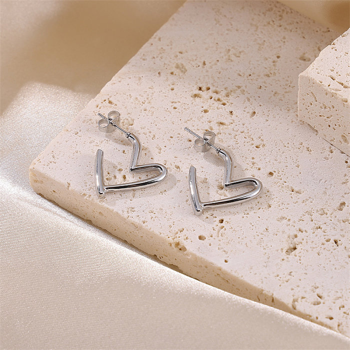 1 paire de clous d'oreilles en acier inoxydable plaqué or 18 carats, style décontracté, simple, classique, en forme de cœur