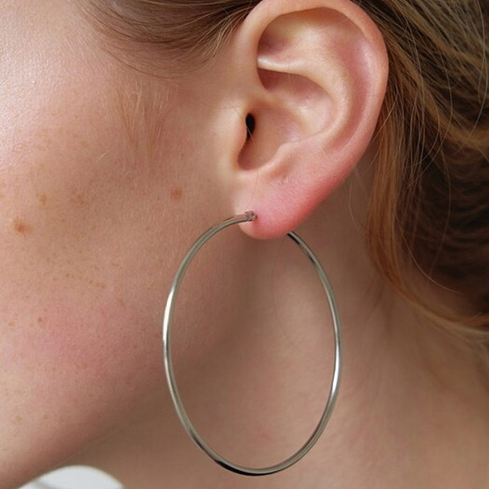 1 paire de boucles d'oreilles rondes de base en acier inoxydable plaqué or 18 carats