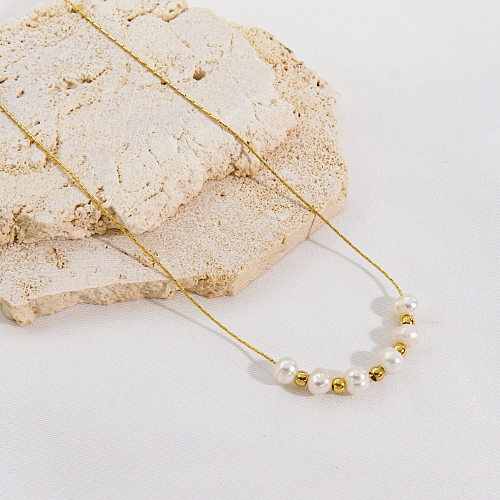 Collier de placage de perles d'eau douce en acier inoxydable de couleur unie de style simple