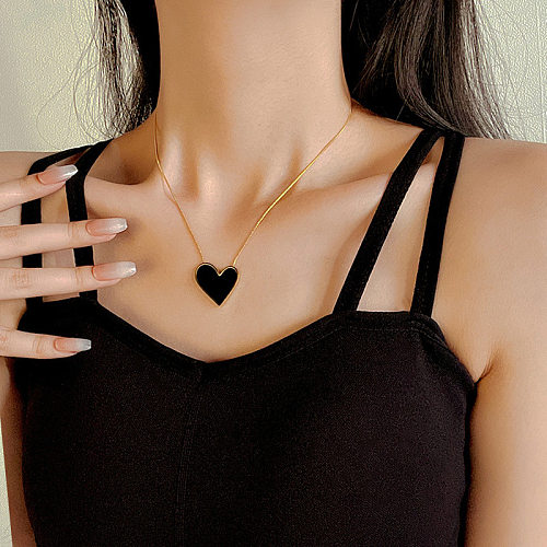 Lässige Halskette in Herzform im IG-Stil mit Intarsienschale aus Edelstahl und 18-Karat-Vergoldung