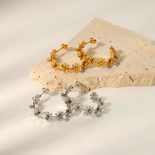 1 Paar schlichte Gänseblümchen-Ohrringe aus Edelstahl mit 18-Karat-Vergoldung