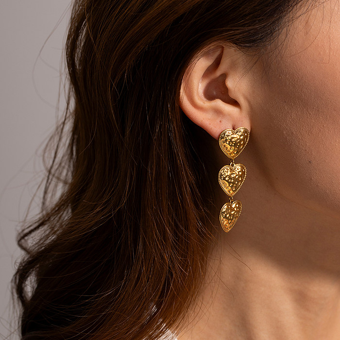 1 Paar elegante Retro-Herzform-Ohrringe aus Edelstahl mit 18-Karat-Vergoldung