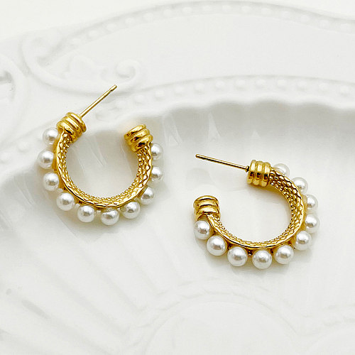 1 par de pendientes elegantes chapados en forma de C de estilo británico dulce con incrustaciones de perlas artificiales de acero inoxidable chapados en oro