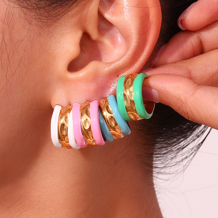 1 paire de clous d'oreilles en acier inoxydable plaqué or 18 carats, style simple, classique, bloc de couleur
