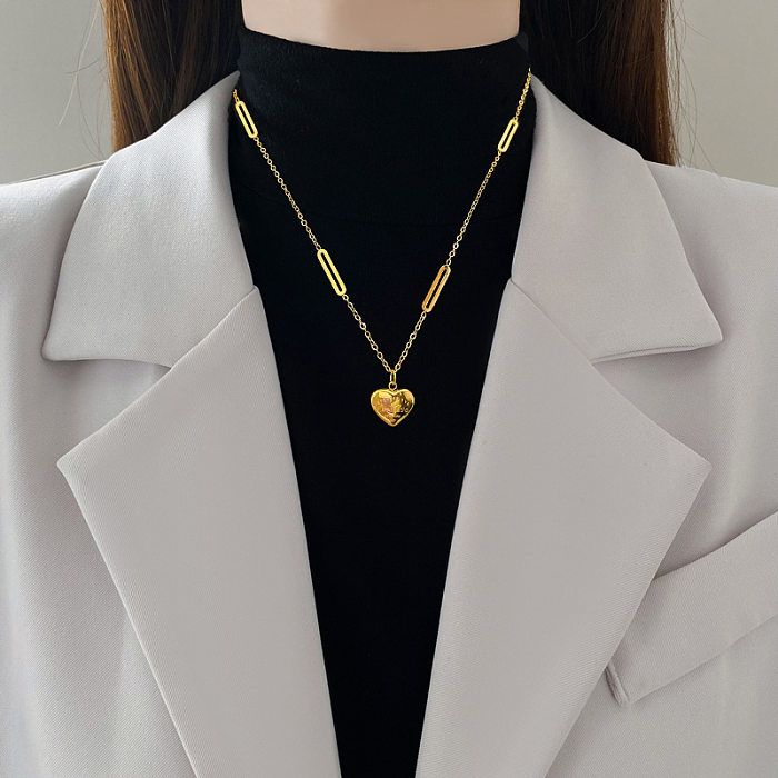 Halskette mit Anhänger in Retro-Herzform mit Edelstahlbeschichtung und vergoldetem Anhänger