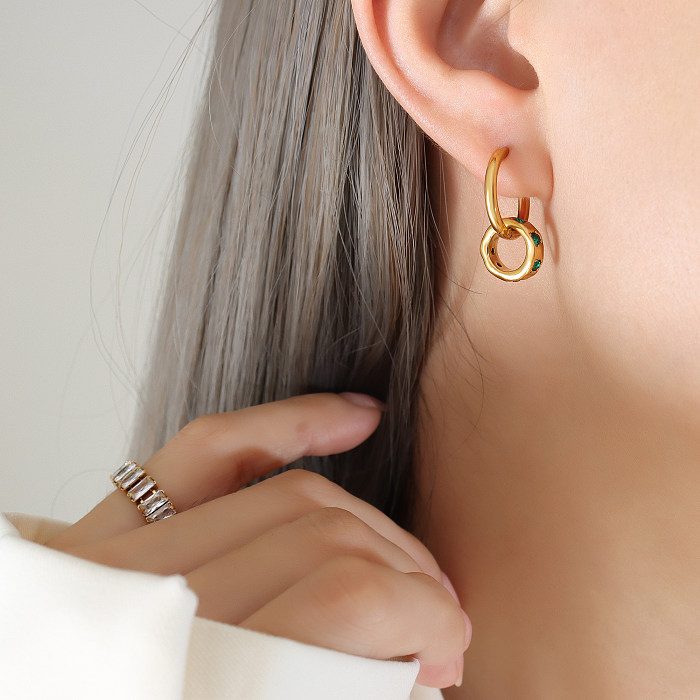 1 Paar glänzende Doppelring-Ohrringe aus Edelstahl mit Sprühlackbeschichtung, Inlay aus Zirkon und 18 Karat vergoldet