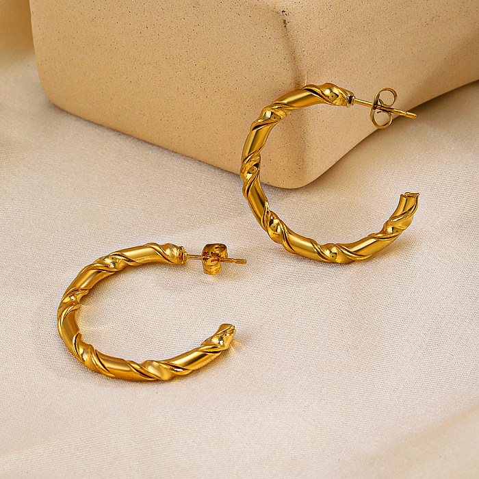 زوج واحد من الأقراط المطلية بالذهب عيار 1 قيراط والمطلية بالذهب على شكل حرف C بتصميم ريترو بسيط