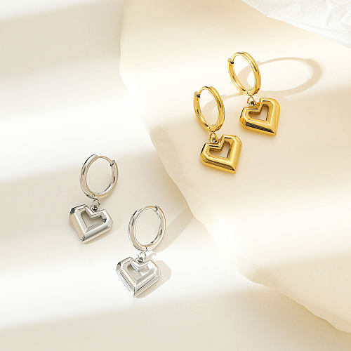 1 par de pendientes colgantes chapados en oro blanco de acero inoxidable chapado en forma de corazón de estilo simple