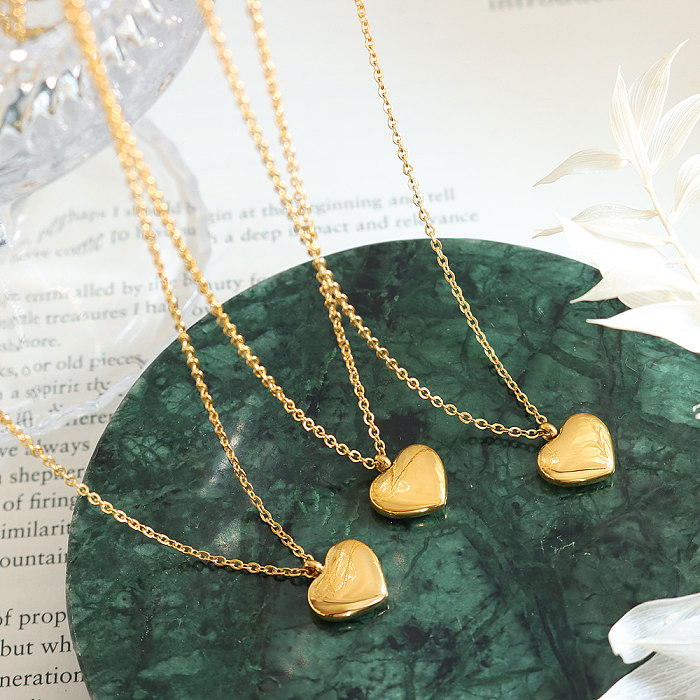 Collier pendentif plaqué or 18 carats en acier inoxydable en forme de cœur de Style INS Style Simple