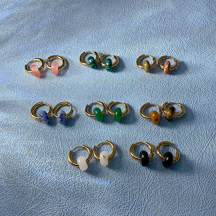 1 Paar elegante runde Ohrringe aus Edelstahl mit Natursteinbeschichtung und 18 Karat vergoldet
