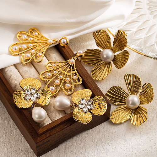 1 Paar süße schlichte Blumen-Schmetterlings-Beschichtungs-Inlay aus Edelstahl mit künstlichen Perlen, vergoldete Ohrstecker