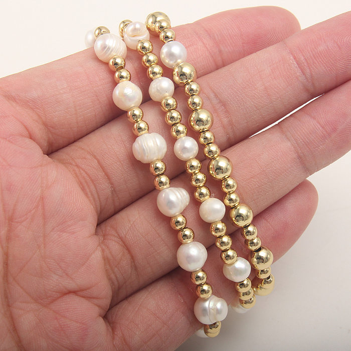 Einfache, geometrische Farbblock-Armbänder aus Edelstahl mit künstlicher Perlenbeschichtung und 18 Karat vergoldet