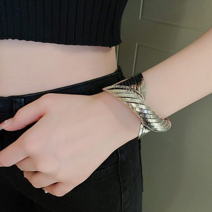 Bracelets de manchette élégants et luxueux à rayures spirales en acier inoxydable, placage torsadé en métal plaqué or et argent