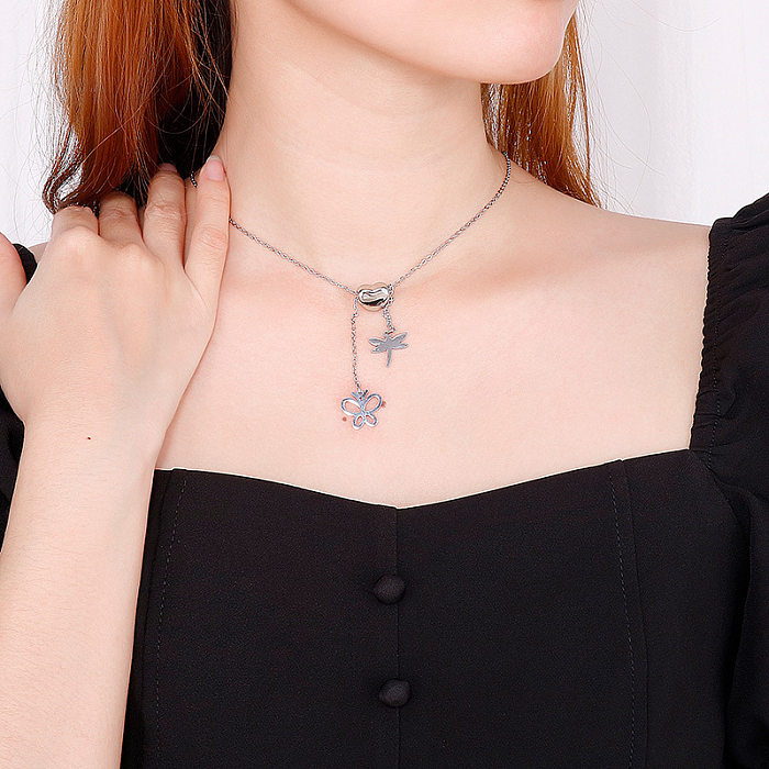 Modische herzförmige Edelstahl-Halskette mit kleinem Libellen- und Schmetterlingsanhänger