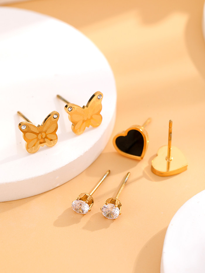 1 ensemble de clous d'oreille plaqués or 18 carats avec incrustation de placage papillon en forme de cœur de style simple et romantique élégant en acier inoxydable et zircon
