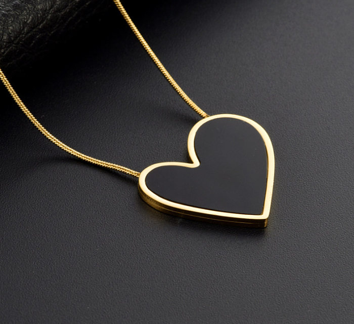 Collier pendentif en acier inoxydable en forme de coeur rétro en gros