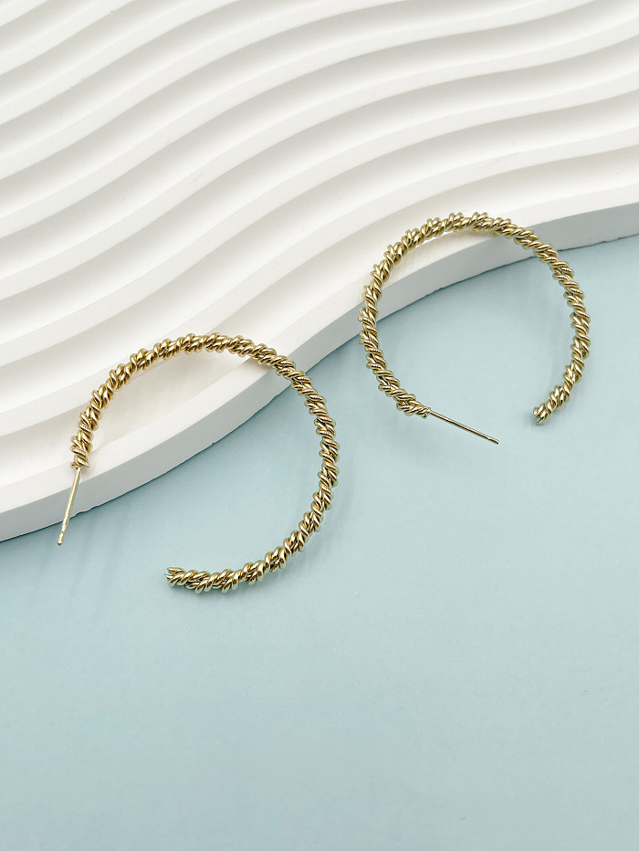 1 par de pinos de orelha banhados a ouro de aço inoxidável estilo simples em forma de C