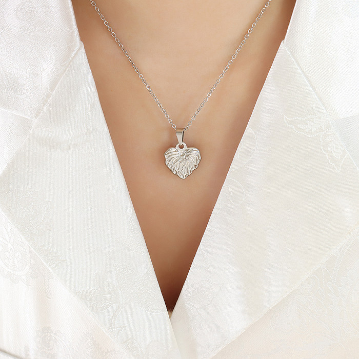 Lässige Halskette mit Anhänger in Herzform in Herzform mit Edelstahlbeschichtung und 18-karätigem Gold