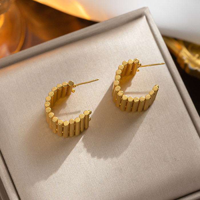 1 Paar lässige, elegante Damen-Ohrstecker in C-Form mit geometrischer Beschichtung aus Edelstahl, 18 Karat vergoldet