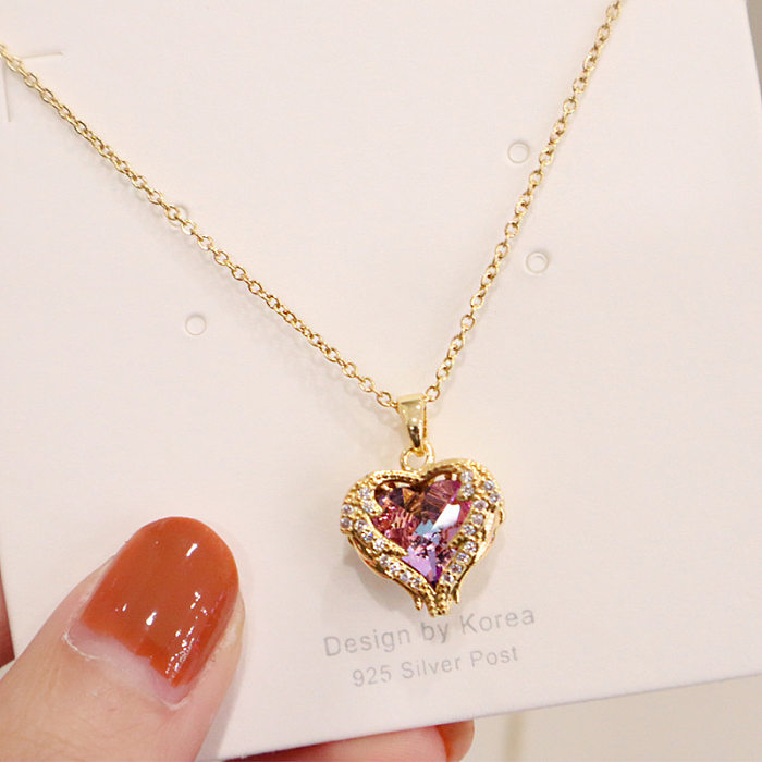 Luxuoso formato de coração em aço inoxidável banhado a ouro colar com pingente de cristal artificial