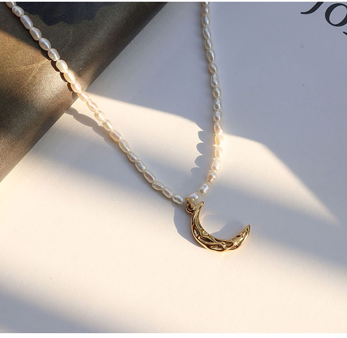 Collier rétro baroque en perles d'eau douce, chaîne de clavicule en acier inoxydable, croissant