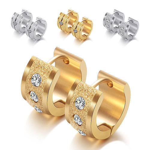 Boucles d'oreilles rondes creuses cloutées en diamant givré plaqué or 18 carats en acier inoxydable de style simple