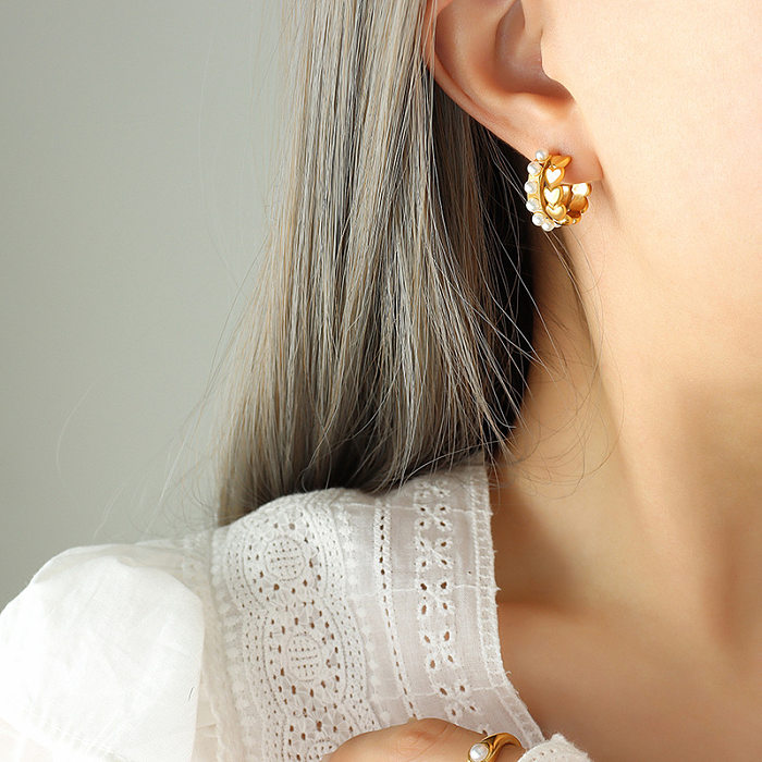 1 Paar einfache Ohrstecker in C-Form, Herzform, Edelstahlüberzug, Inlay, künstliche Perlen
