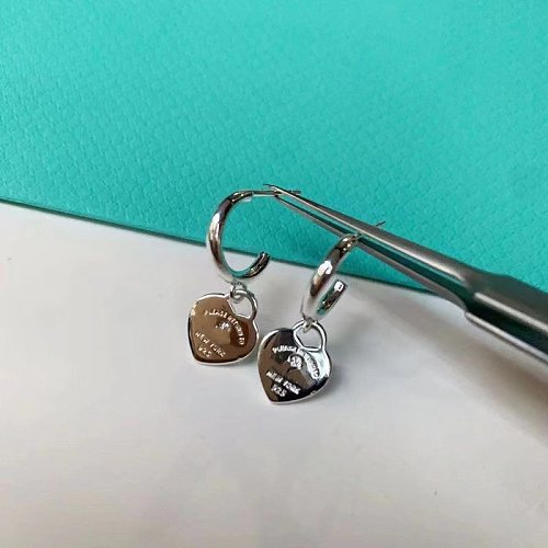 1 par de brincos de strass de aço inoxidável com letras em formato de coração elegante estilo simples