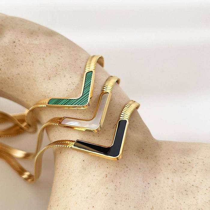 Collar chapado en oro de 18 quilates con revestimiento de acero inoxidable en forma de V de estilo clásico