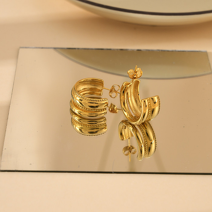1 par de férias estilo moderno estilo clássico chapeamento em forma de C brincos banhados a ouro de aço inoxidável