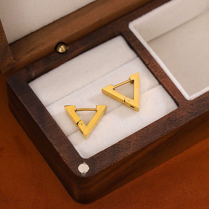 1 par casual estilo simples em forma de U formato de coração torcido brincos de aço inoxidável banhado a ouro 18K
