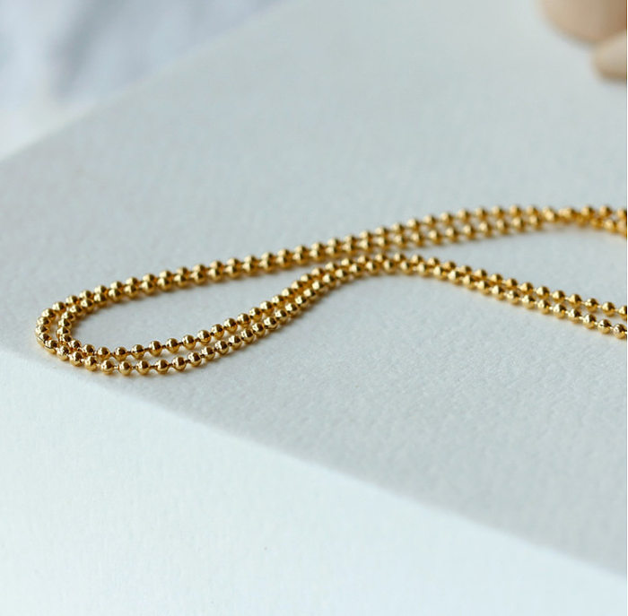 Halskette mit runden Perlen aus 18-karätigem Gold im neuen Stil