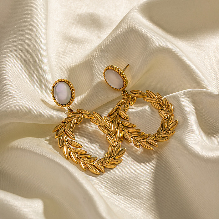 1 par de elegantes pendientes colgantes chapados en oro de 18 quilates con incrustaciones de ópalo y planta de hoja elegante