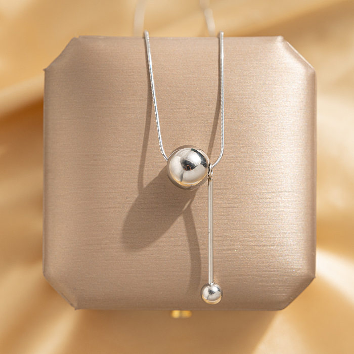 Einfache Halskette mit geometrischem Edelstahlüberzug und Anhänger