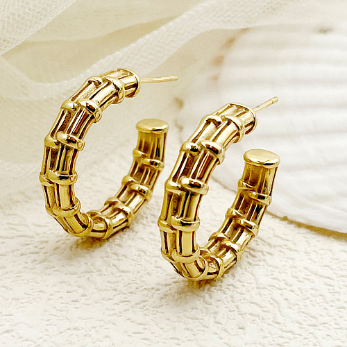زوج واحد من أقراط الأذن المصنوعة من الفولاذ المقاوم للصدأ على شكل حرف C بتصميم كلاسيكي مطلي بالذهب