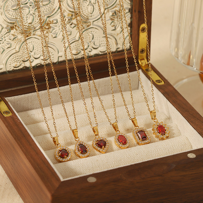 Elegante Retro-Halskette mit viereckigem herzförmigem Edelstahlüberzug und Inlay aus Zirkon mit 18-karätigem Goldüberzug