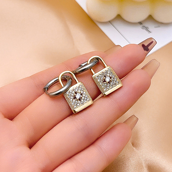 1 paire de boucles d'oreilles pendantes en acier inoxydable plaqué or et argent avec serrure papillon et fleur de style IG style vintage