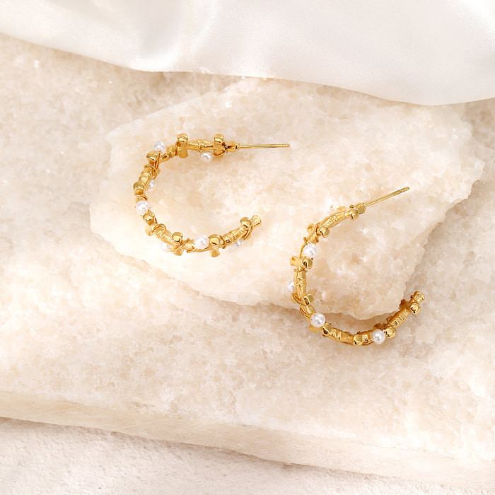 1 par de aretes chapados en oro de 18 quilates de acero inoxidable con revestimiento de perlas en forma de C de estilo sencillo e informal