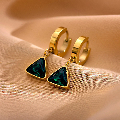 زوج واحد من الأقراط المتدلية المطلية بالذهب والزركون من الفولاذ المقاوم للصدأ بتصميم بسيط على شكل مثلث