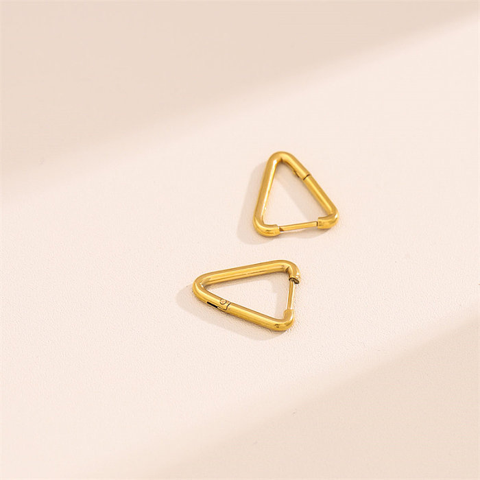 1 par de brincos banhados a ouro 18K de aço inoxidável com revestimento triangular de estilo simples