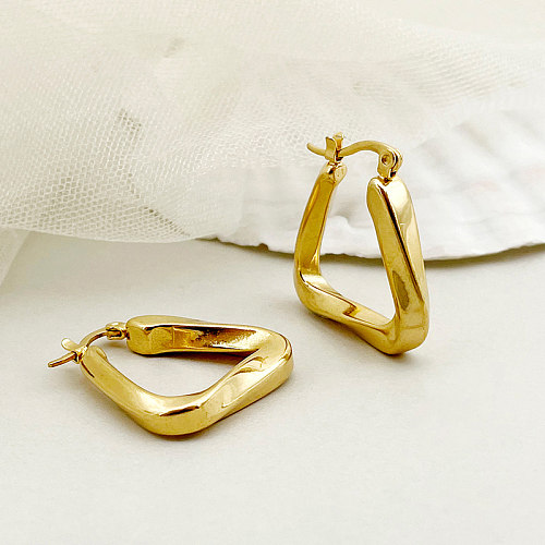 1 par de pendientes chapados en oro de acero inoxidable con revestimiento triangular de estilo sencillo e informal