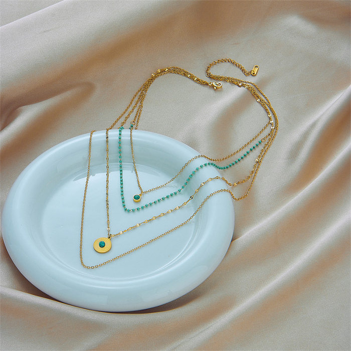 Lässige Retro-Halsketten mit runder, perlenbesetzter Einlage aus Edelstahl und Türkis mit 18-Karat-Vergoldung