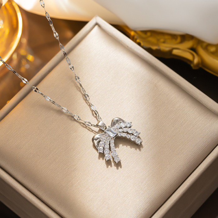 Collier pendentif plaqué or 18 carats avec incrustation de placage en acier inoxydable avec nœud papillon de style simple