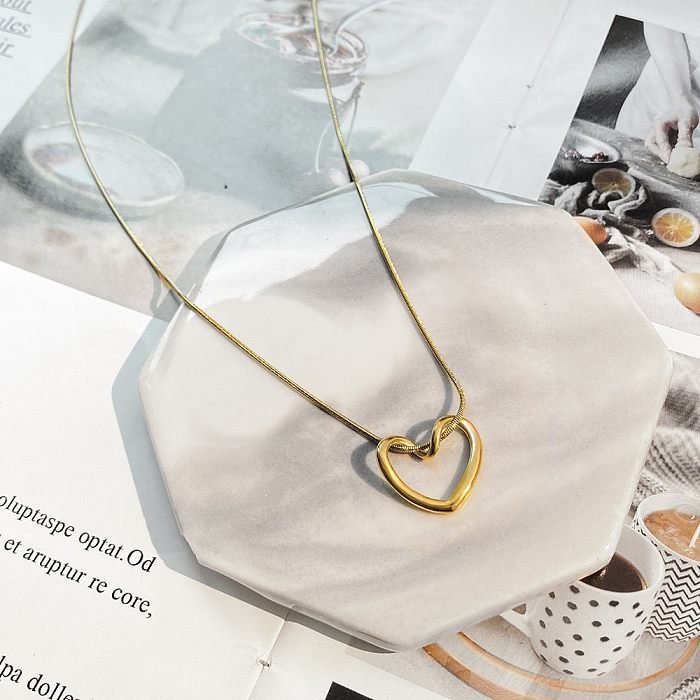 Colar de chapeamento de aço inoxidável em forma de coração estilo retro simples