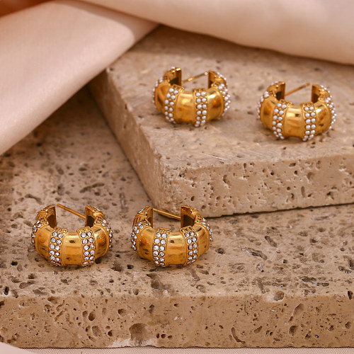 1 Paar Ohrstecker im C-förmigen Vintage-Stil mit Edelstahlbeschichtung, Intarsien, Strasssteinen und Perlen, 18 Karat vergoldet