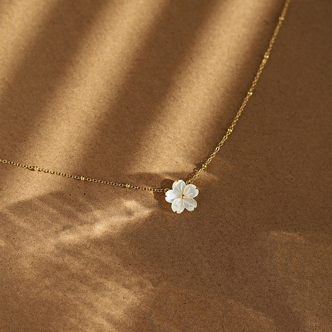 Collier pendentif plaqué or 18 carats en acier inoxydable avec fleur douce Lady