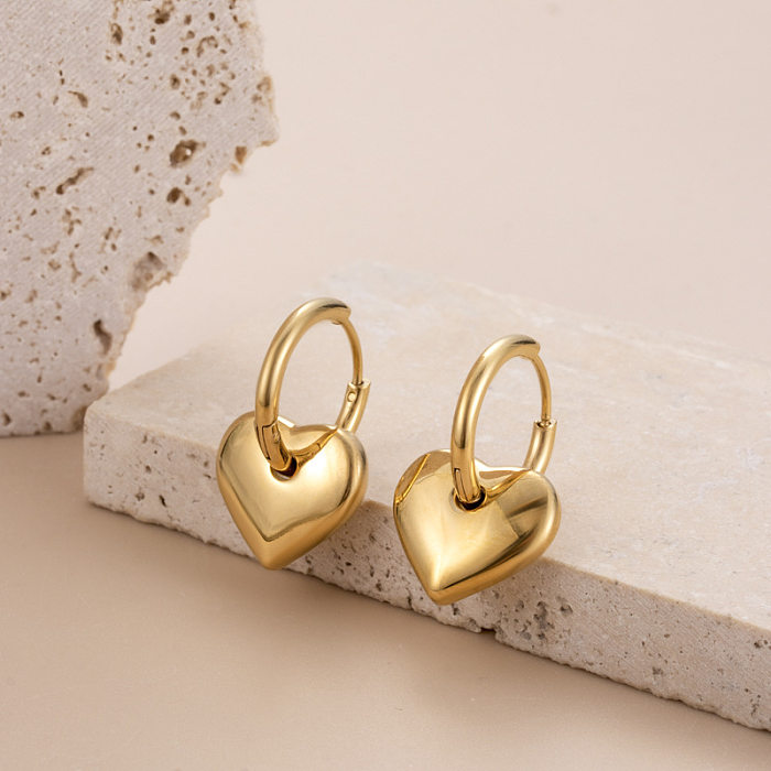 1 Paar elegante herzförmige Augen-Schmetterling-Imitat-Perlen-Edelstahl-Überzug-Inlay-Zirkon-vergoldete Ohrringe