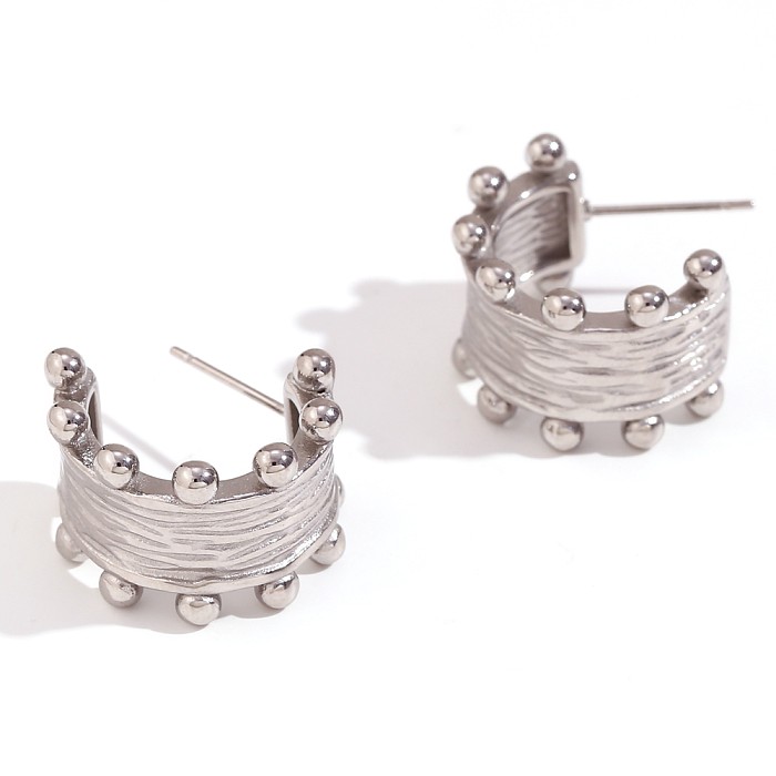 1 paire de clous d'oreilles en acier inoxydable plaqué or 18 carats, style classique, forme C, couleur unie
