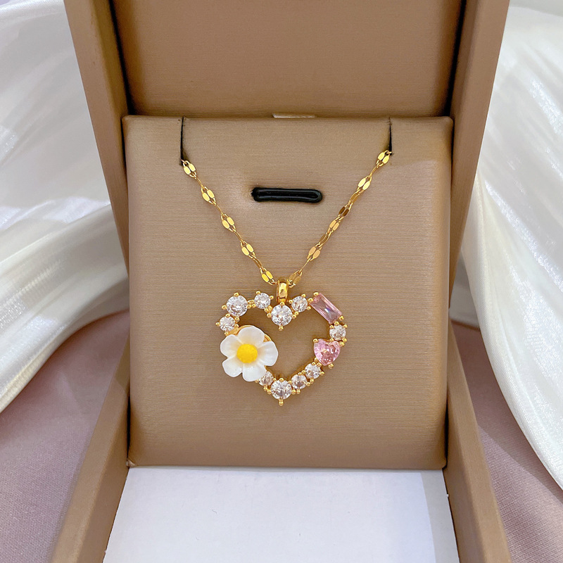 Artificial diamond pendant deals